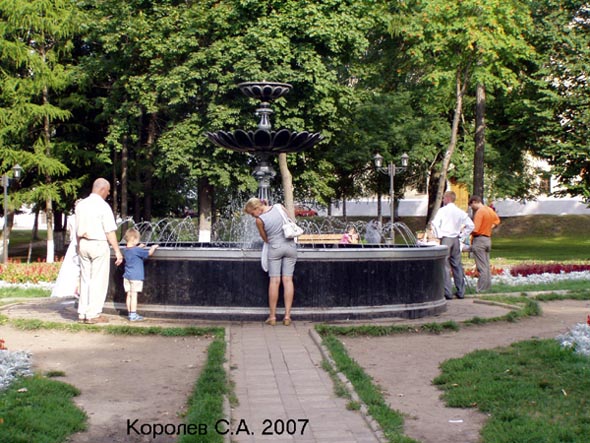 Фонтан в парке Липки во Владимире фото vgv