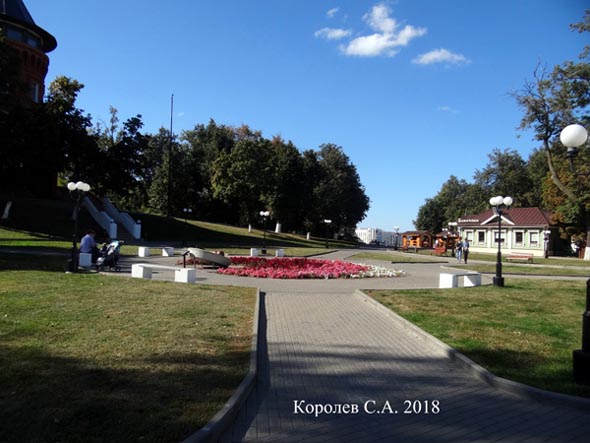 площадка пешеходно-прогулочной зоны Владимира «Спасский холм» во Владимире фото vgv