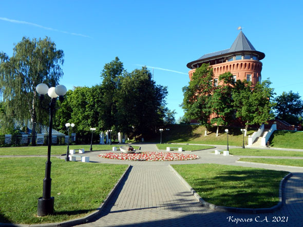 площадка пешеходно-прогулочной зоны Владимира «Спасский холм» во Владимире фото vgv