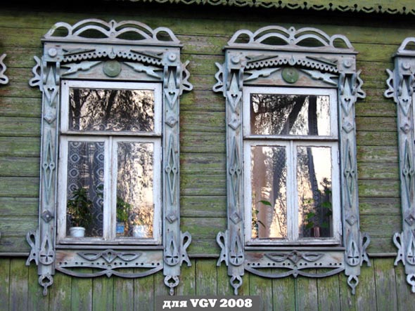 деревянные резные наличники на улице Спортивной дом 1 в Оргтруде во Владимире фото vgv