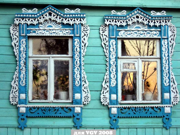 деревянные резные наличники в Оргтруде на улице Спортивная дом 7 во Владимире фото vgv