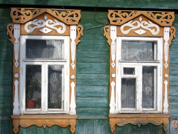 деревянные резные наличники на доме 44 по улице Стрелецкой во Владимире фото vgv