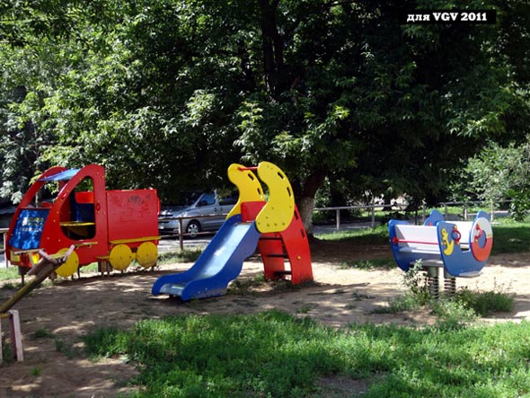 Детская площадка у дома 22 по проспекту Строителей во Владимире фото vgv