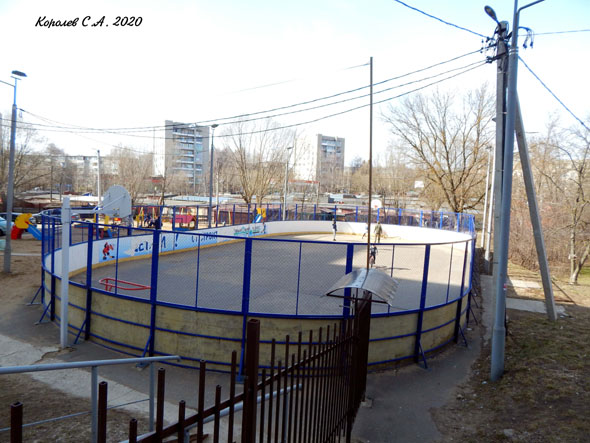 хоккейный корт у дома 12б по улице Сурикова во Владимире фото vgv