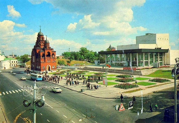 Театральная площадь на фото 1970-1980 гг. во Владимире фото vgv