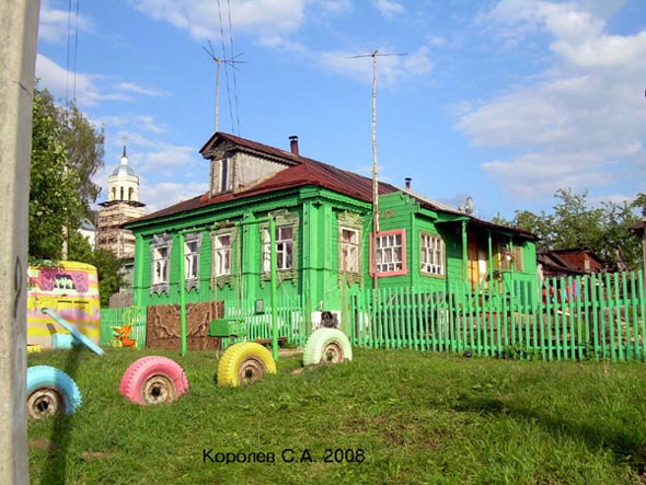 деревянные резные наличники дома 9 на улице Центральной в Кусуново во Владимире фото vgv