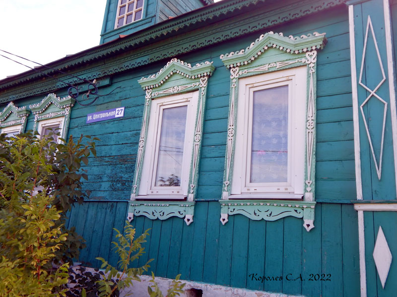 резные деревянные наличники дома 27 на улице Центральной в Кусуново во Владимире фото vgv