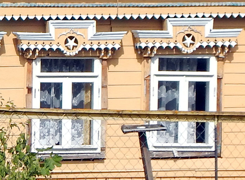 деревянные резные наличники дома 54 по улице Центральная в Кусуново во Владимире фото vgv