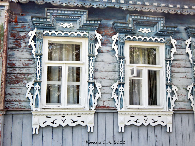 деревянные резные наличники дома 65 по улице Центральной в Кусуново во Владимире фото vgv
