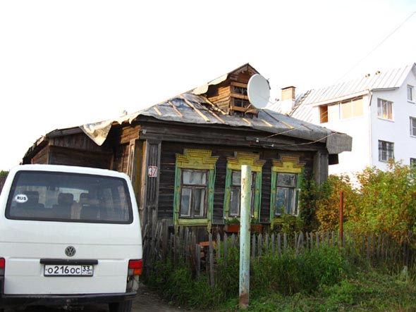фото на фоне дома 37 по Центральной улице в Шепелево во Владимире фото vgv