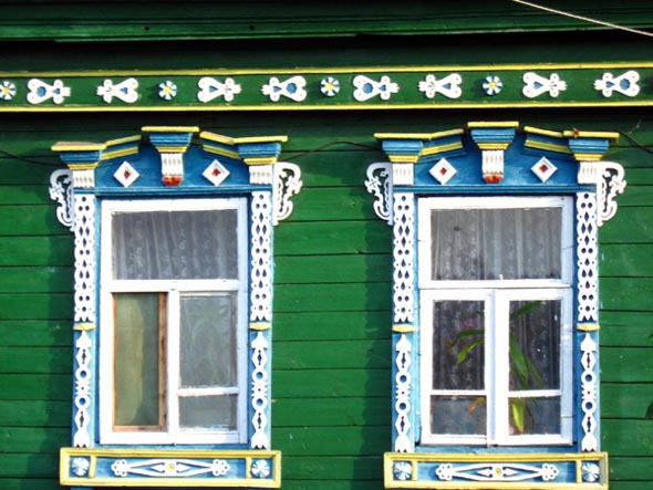 деревянные резные наличники в Шепелево на доме 44 по улице Центральная во Владимире фото vgv