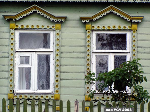 резные наличники дома 40 по Центральной улице в Уварово во Владимире фото vgv