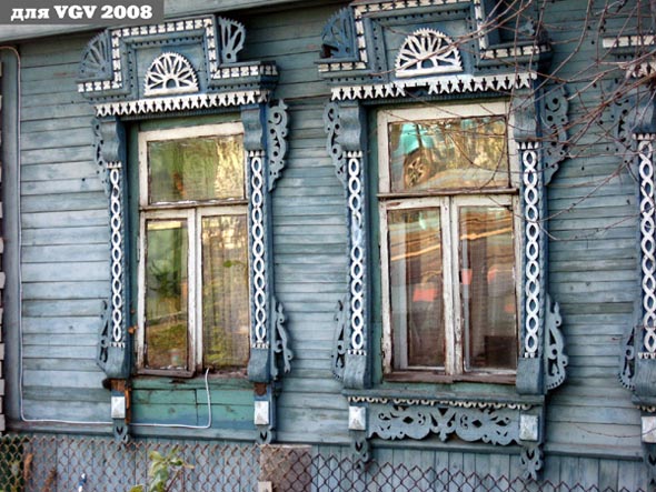 Резные деревянные наличники дома 7 на улице Верезенской во Владимире фото vgv