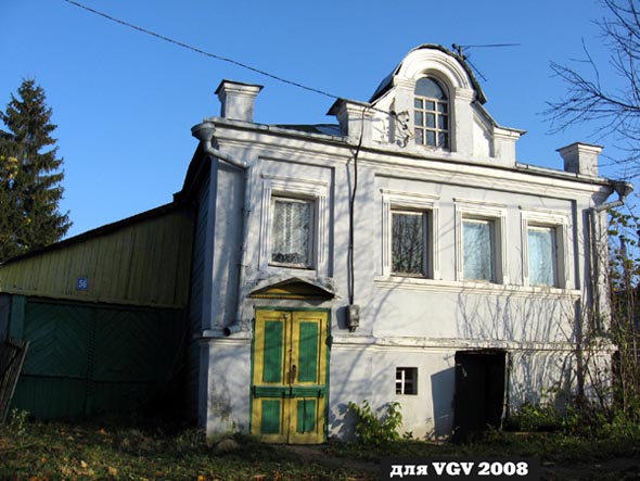 слуховое окно каменного дома во Владимире фото vgv