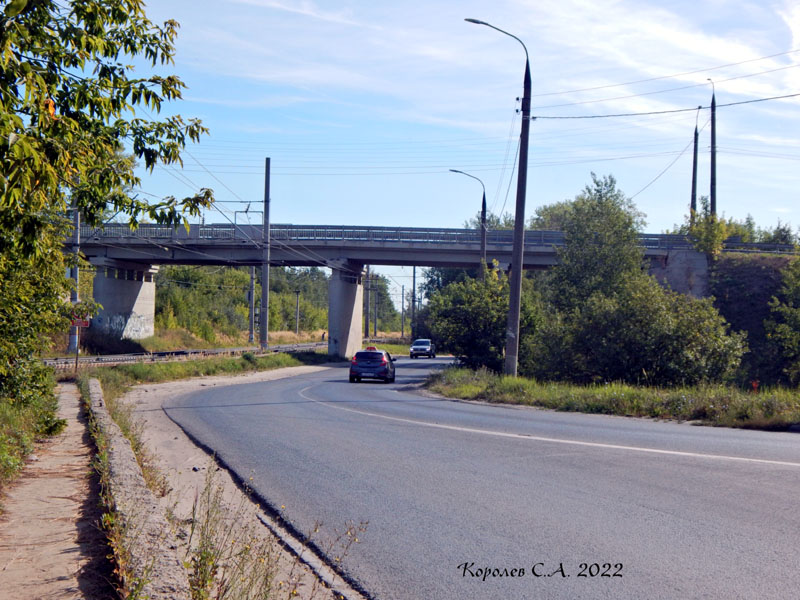«Мостостроевский мост» через железную дорогу в Яму в конце улицы Верхняя Дуброва во Владимире фото vgv