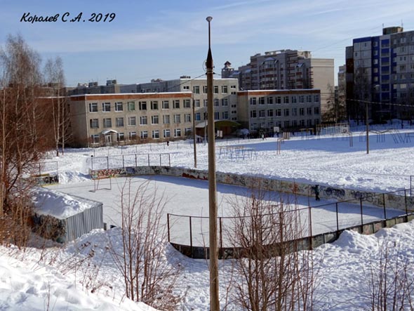 Ледовый каток у школы 37 во Владимире фото vgv