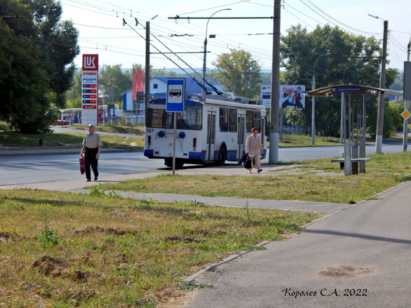 Улица Фатьянова - остановка общественного транспорта из центра (конечная 1 и 5 троллейбусов) во Владимире фото vgv