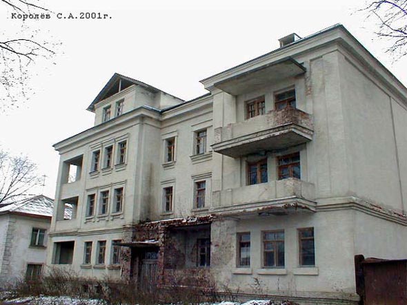 Вид дома 8а по ул. Воровского до реконструкции 2002-2005 гг. во Владимире фото vgv
