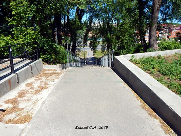 лестница к Поцелуеву мосту на ул.Батурина во Владимире фото vgv