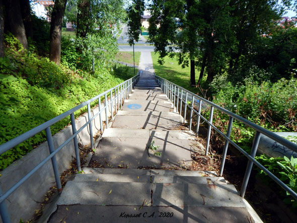 лестница к Поцелуеву мосту на ул.Батурина во Владимире фото vgv