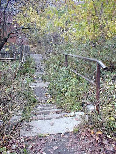 (ликвидирована 2010) лестница от дома 2 на ул.Вознесенской к Новогончарной улице во Владимире фото vgv