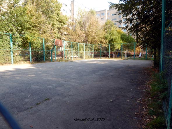 спортивная площадка во дворе дома 32 по улице Юбилейная во Владимире фото vgv