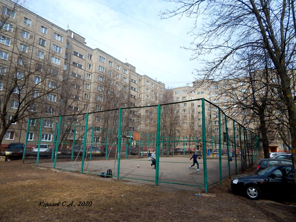 спортивная площадка во дворе дома 32 по улице Юбилейная во Владимире фото vgv