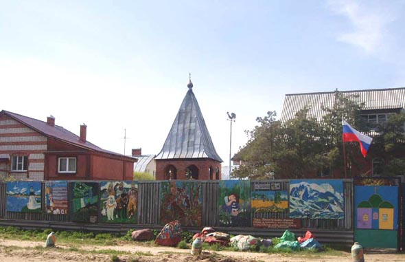 Роспись на заборе во Владимире фото vgv