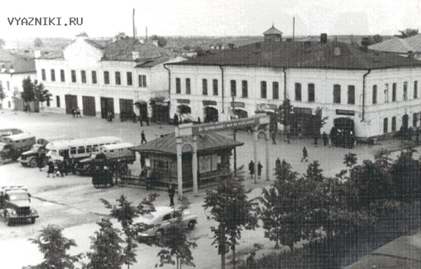 Первая автобусная станция в центре города Фото Д.А Обидина. 1954-1957 гг. в Вязниковском районе Владимирской области фото vgv