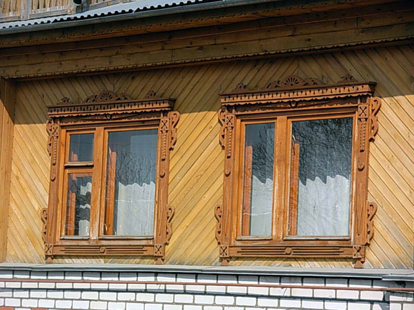 деревянные наличники дома 113 на улице Горького в Вязниковском районе Владимирской области фото vgv