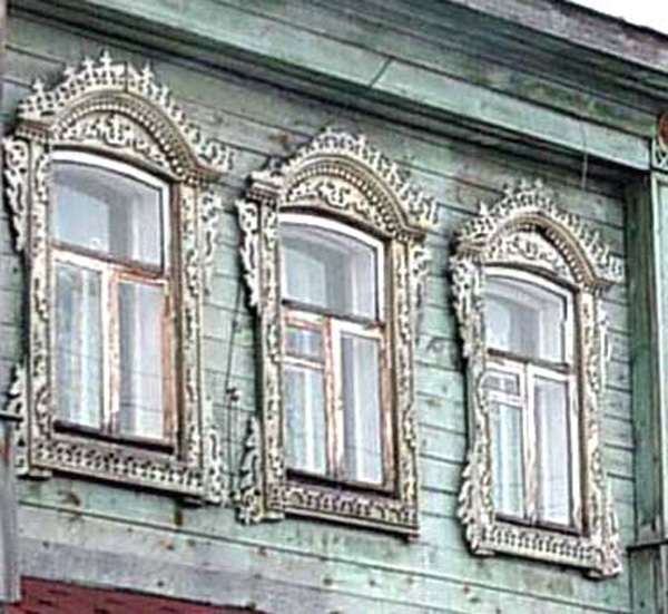 деревянные резные наличники на Благовещенской 47 в Вязниках в Вязниковском районе Владимирской области фото vgv