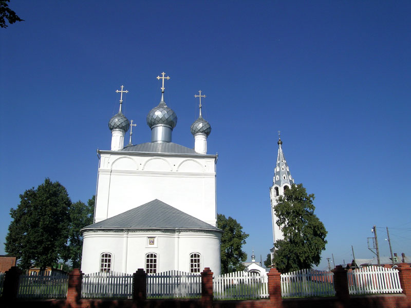 Троицкая церковь 1756 г. с колокольней в Вязниковском районе Владимирской области фото vgv