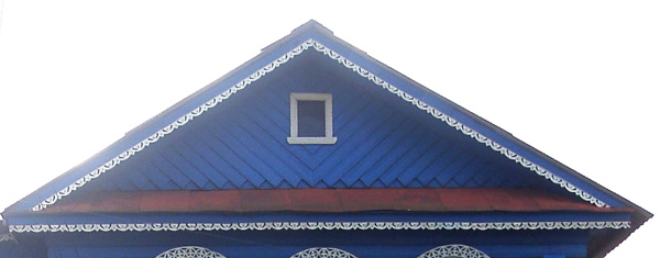 Деревянные резные украшения фасада дома в Вязниковском районе Владимирской области фото vgv
