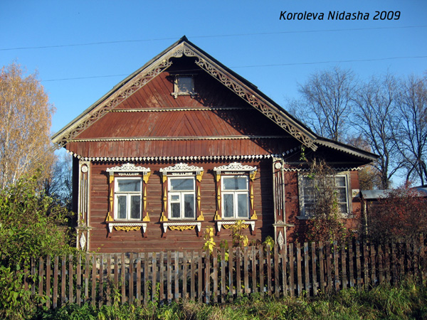 деревянные наличники дома 78 на улице Комсомольская в Юрьев Польском районе Владимирской области фото vgv