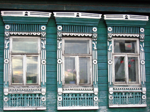 деревянные наличники дома 2 на улице Красносельская в Юрьев Польском районе Владимирской области фото vgv