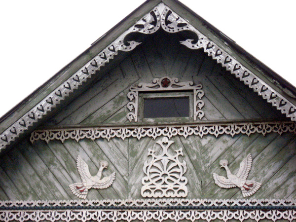 Декоративные элементы фасада дома 43 на Покровской в Юрьев Польском районе Владимирской области фото vgv
