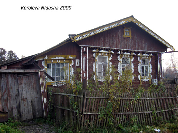 Деревянные резные наличники на Чиркова 7 в Юрьев Польском районе Владимирской области фото vgv